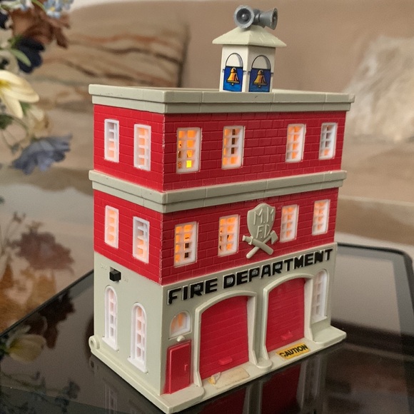 Micro Machines Fire Department House Lewis Galoob 1989 MM FD MicroMachines Toy - Picture 11 of 11